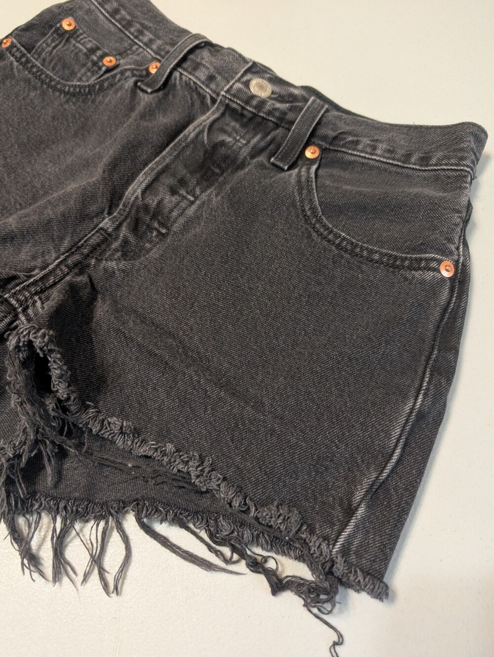 Levi's 501 black jean shorts, size 25 - Picture 3 of 8